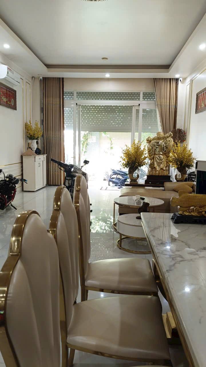 Nhà phố Đạo Thạnh, Mỹ Tho 135m² giá 4 tỷ - Sẵn sàng vào ở ngay!