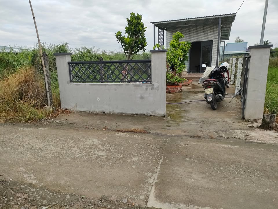 Nhà bán Ấp Hiệp Trị 1, Tân Hòa, Gò Công Đông 131.6m² giá 575 triệu - Hướng Tây Nam, xe ô tô vào tận nơi!