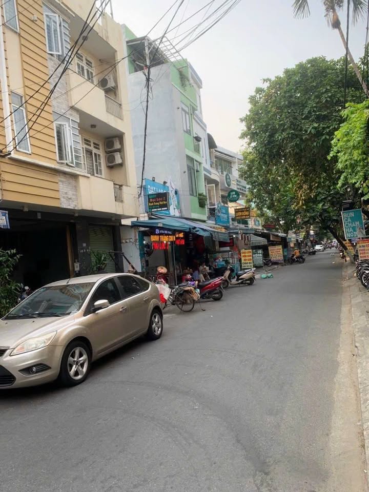 Nhà phố Huỳnh Thúc Kháng Hải Châu 70m² giá 13.5 tỷ - Mặt tiền hiếm có!