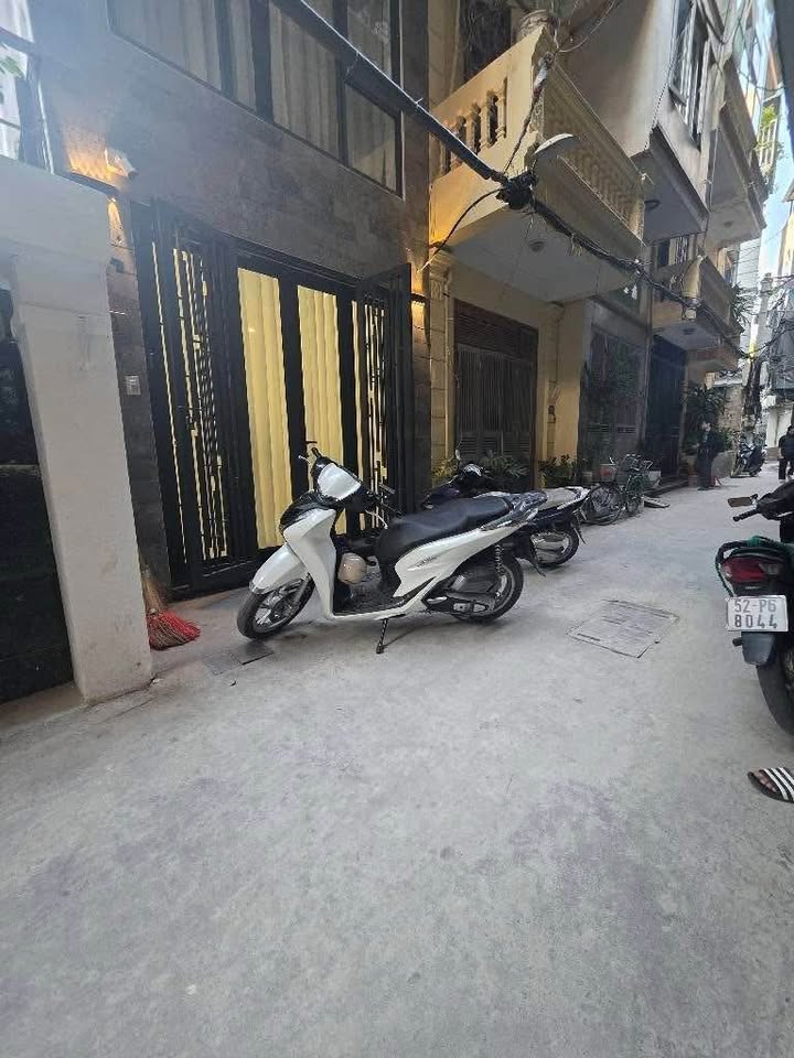 Nhà riêng Phân lô Ngọc Thụy 40m² giá 13.25 tỷ - Thiết kế hiện đại, thang máy