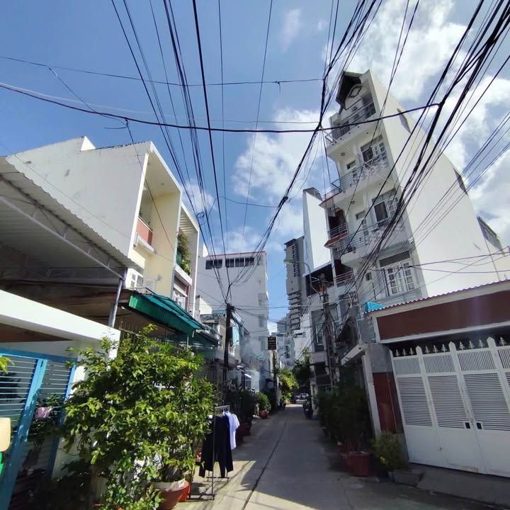 Nhà hẻm ô tô đường Tuệ Tĩnh Nha Trang 90.4m² giá 9.9 tỷ - Gần biển chỉ 500m!