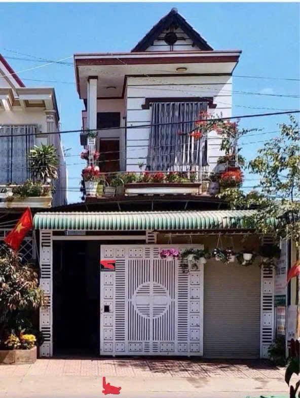 Nhà 2 tầng Nguyễn Văn Linh, Cư Jút, Đắk Nông 210m² - Pháp lý chính chủ, sẵn sàng ở!