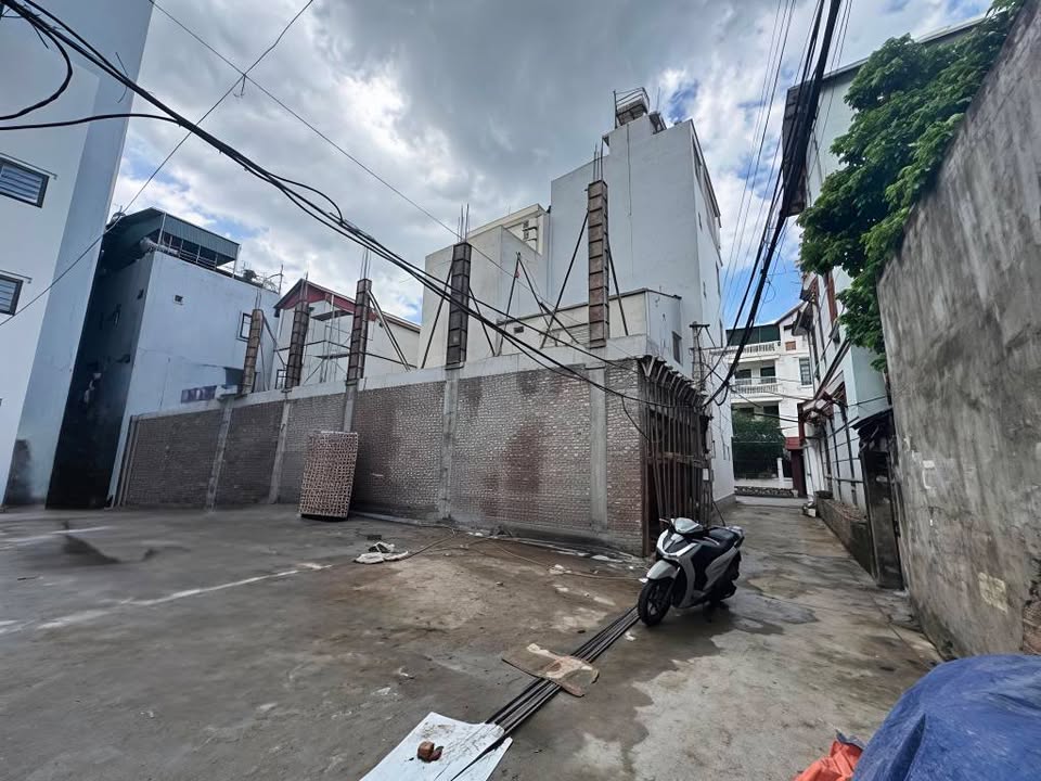 Đất phố Đức Giang, Long Biên 51m² giá 7.2 tỷ - Ô tô đỗ cổng tiện lợi!