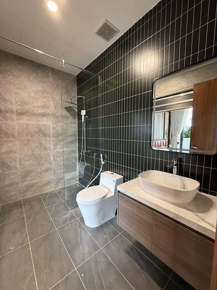 Nhà 3 tầng Hòa Xuân Đà Nẵng 100m² giá 8 tỷ - Vị trí đẹp, sẵn sàng ở ngay!