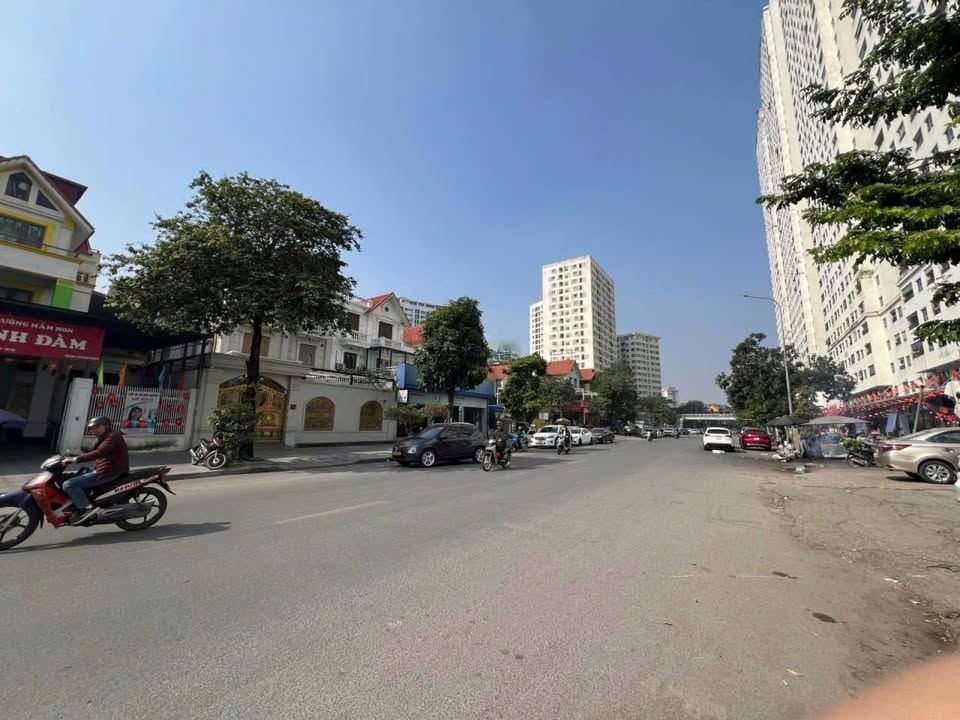 Biệt thự cho thuê Tây Nam Linh Đàm 460m² giá 300 triệu - Không gian rộng thoáng cho kinh doanh