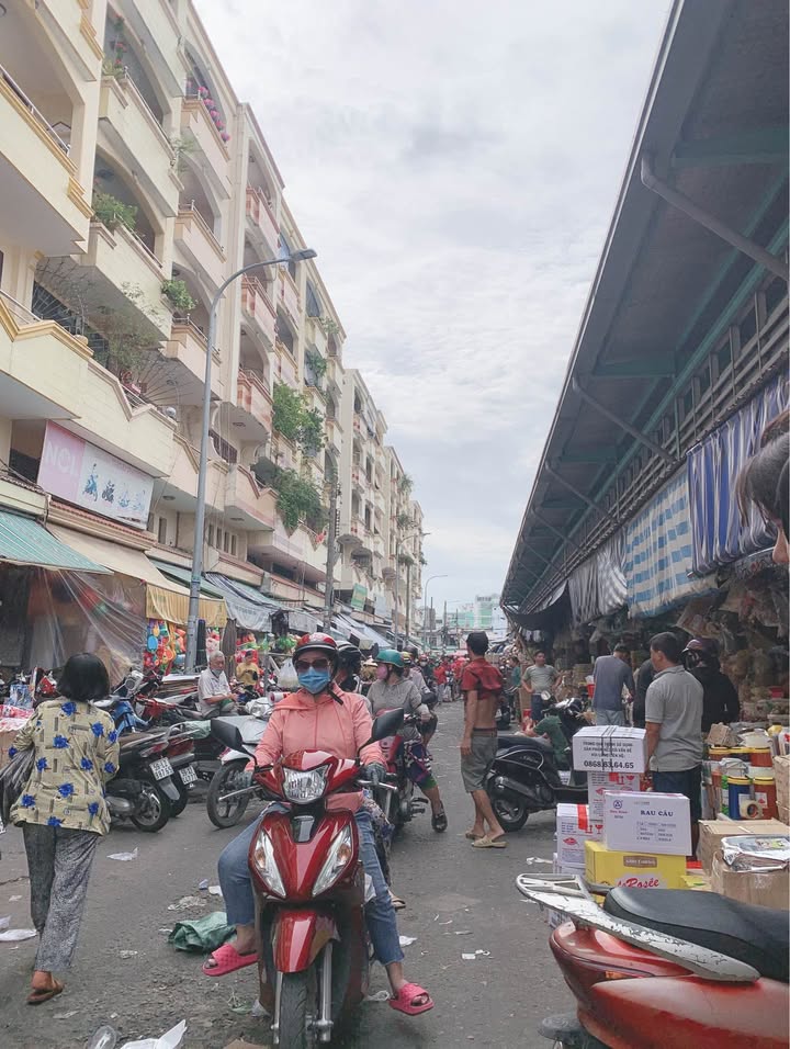 Nhà mặt tiền chợ Bình Tây Quận 6 - 120m² - Giá thỏa thuận, vị trí kinh doanh đắc địa!