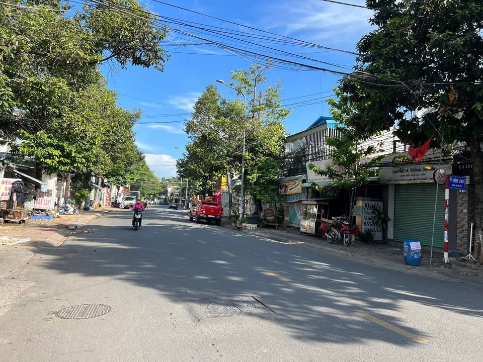 Căn góc 2 mặt tiền đường Võ Thị Sáu Dĩ An 212m² giá 12 tỷ - Đầu tư sinh lời ngay!