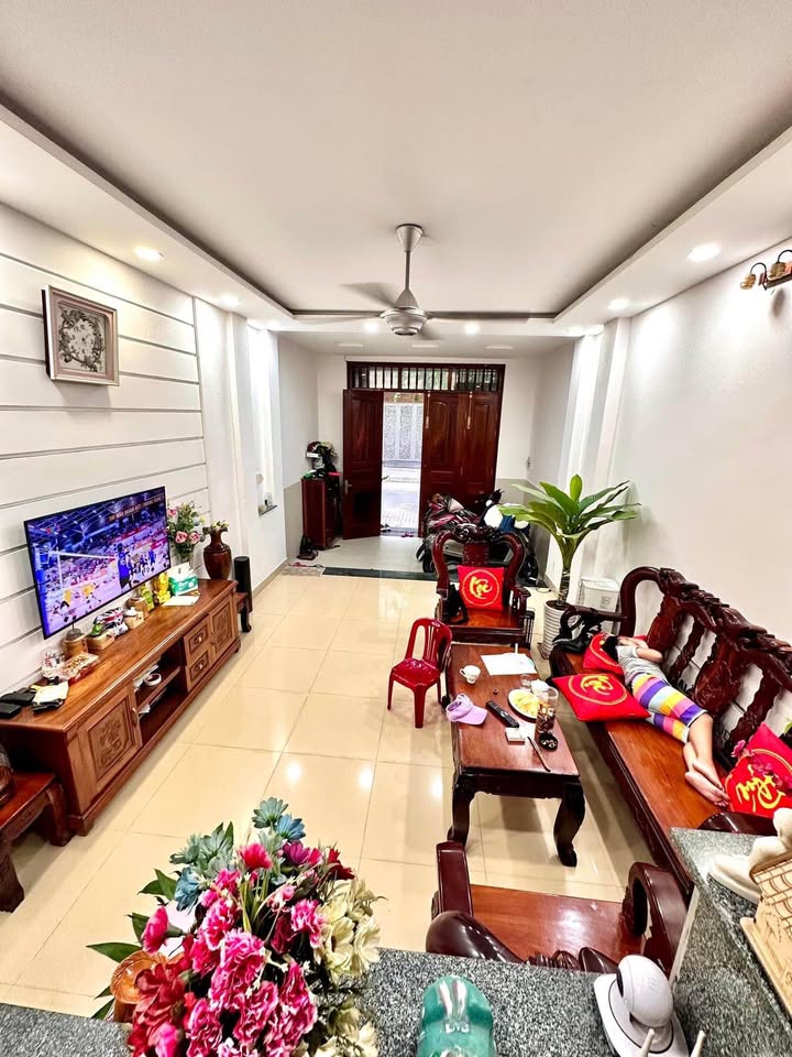 Nhà mặt tiền đường Số Phú Mỹ, quận 7, 72m² giá 10 tỷ - Vào ở ngay!