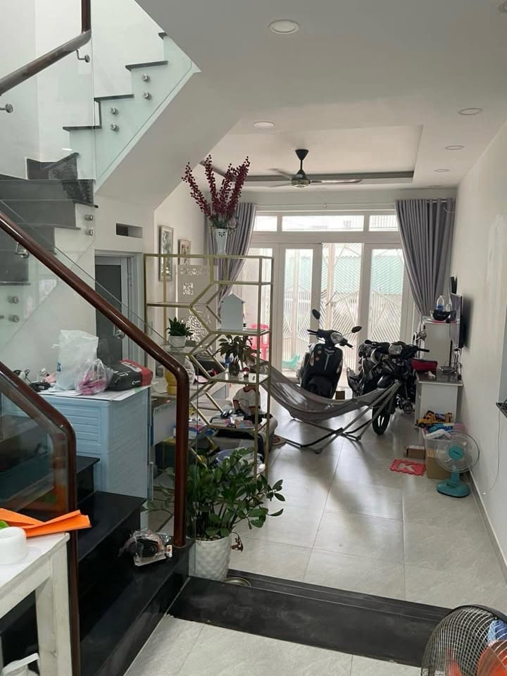 Nhà 2 tầng khu Gò Cát, Phú Hữu, 114.8m² giá 5 tỷ - Sẵn sàng vào ở ngay!