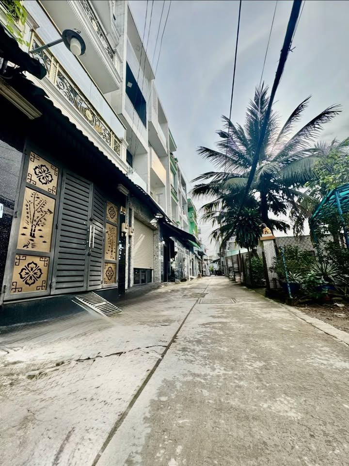 Đất thổ cư QL1A Bình Tân 215m² giá 8.6 tỷ - Cơ hội đầu tư tuyệt vời!