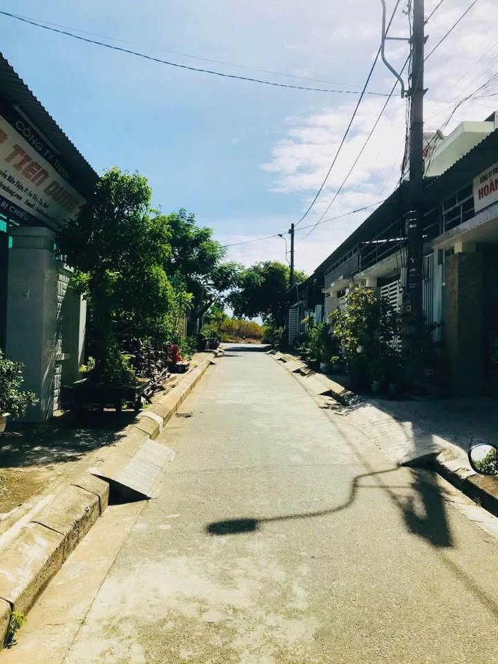 Đất mặt tiền KQH Xóm Hành, An Cựu, 105m² giá 2,3 tỷ - Vị trí đẹp không lụt!