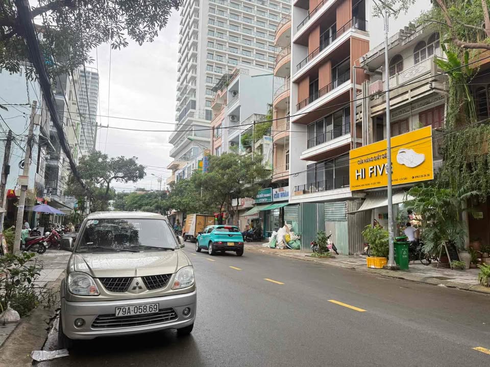 Nhà cấp 4 hẻm Hoàng Hoa Thám 73.8m² giá 7 tỷ - Gần biển Nha Trang!