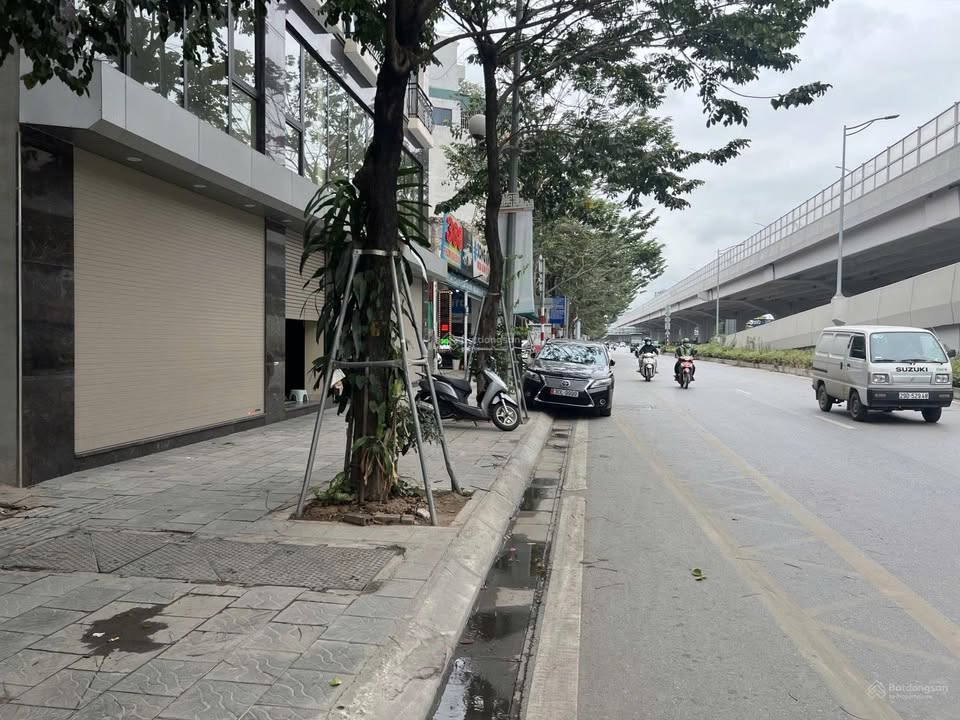 Cho thuê nhà mặt phố Phạm Văn Đồng, Quận Bắc Từ Liêm, 145m² - Thiết kế hiện đại, giá tốt!