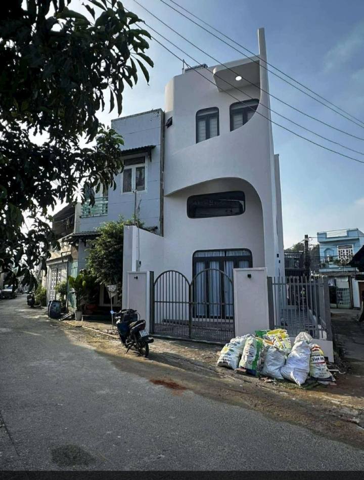 Nhà 3 tầng mặt tiền Đường Số 4, Bình Chiểu, Thủ Đức giá 4.6 tỷ - Đầy đủ nội thất mới!