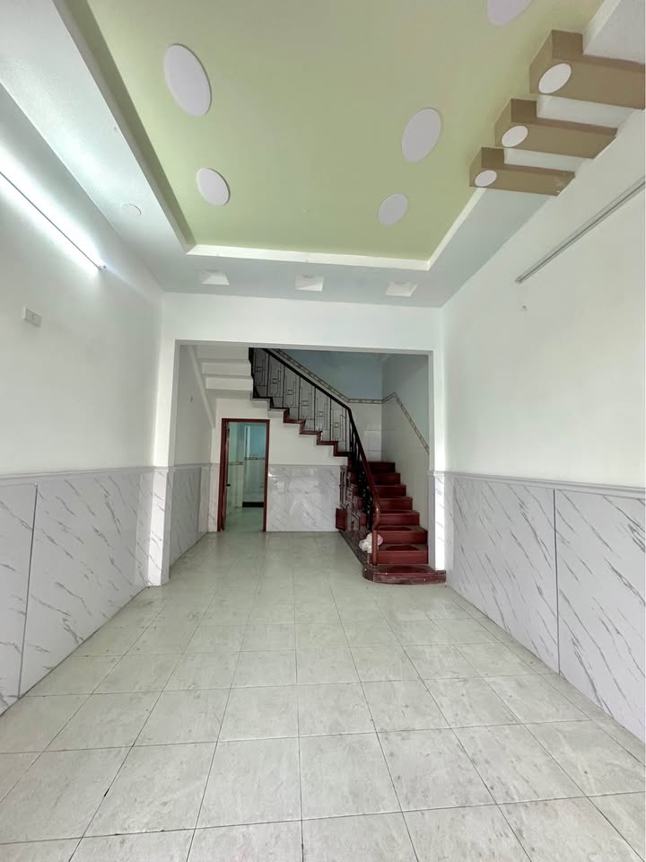 Nhà bán mặt đường Nguyễn Thái Học 50m² giá 5 tỷ - Vỉa hè rộng, kinh doanh thuận lợi!