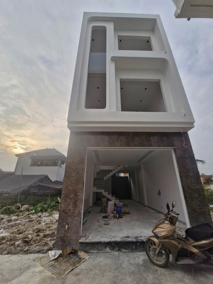 Nhà 3 Tầng Tại Kiều Trung Hồng Thái 50m² Giá 2.1 Tỷ - Sẵn Sàng Đón Bạn Về Ở!