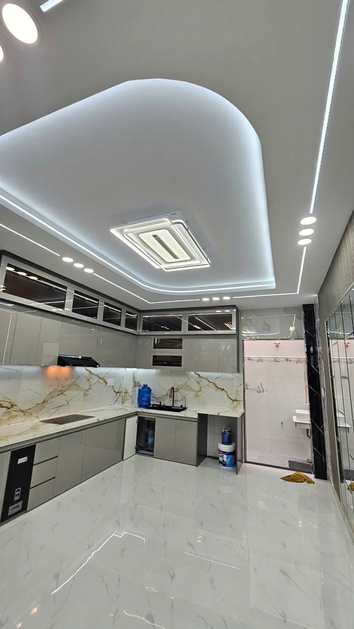 Nhà 5 tầng mới xây tại Trung Mỹ Tây 60m² giá 8.47 tỷ - Dọn vào ở ngay!