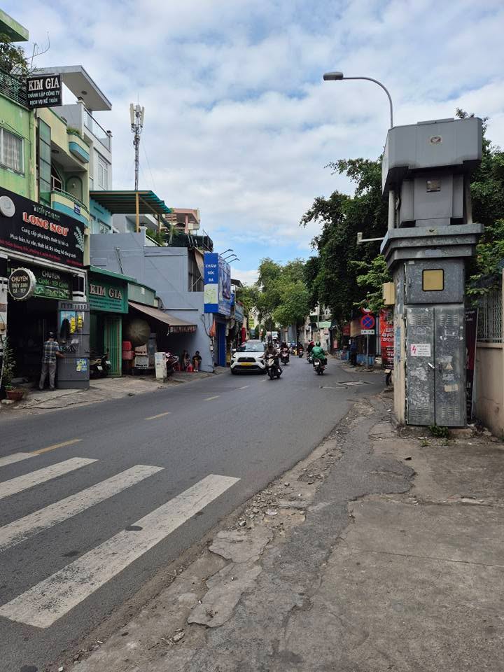 Nhà phố mặt tiền Thích Quảng Đức 63m² giá 13.5 tỷ - Đầu tư sinh lời ngay!