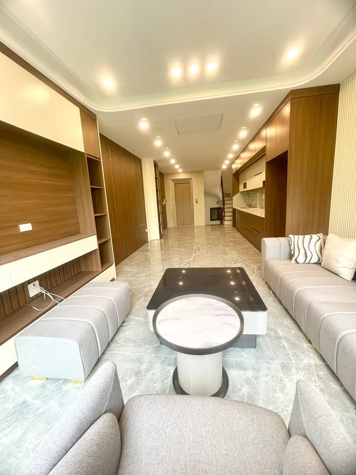 Nhà phố Thạch Bàn Long Biên 50m² giá 13 tỷ - Ô tô vào tận nhà, thang máy hiện đại!