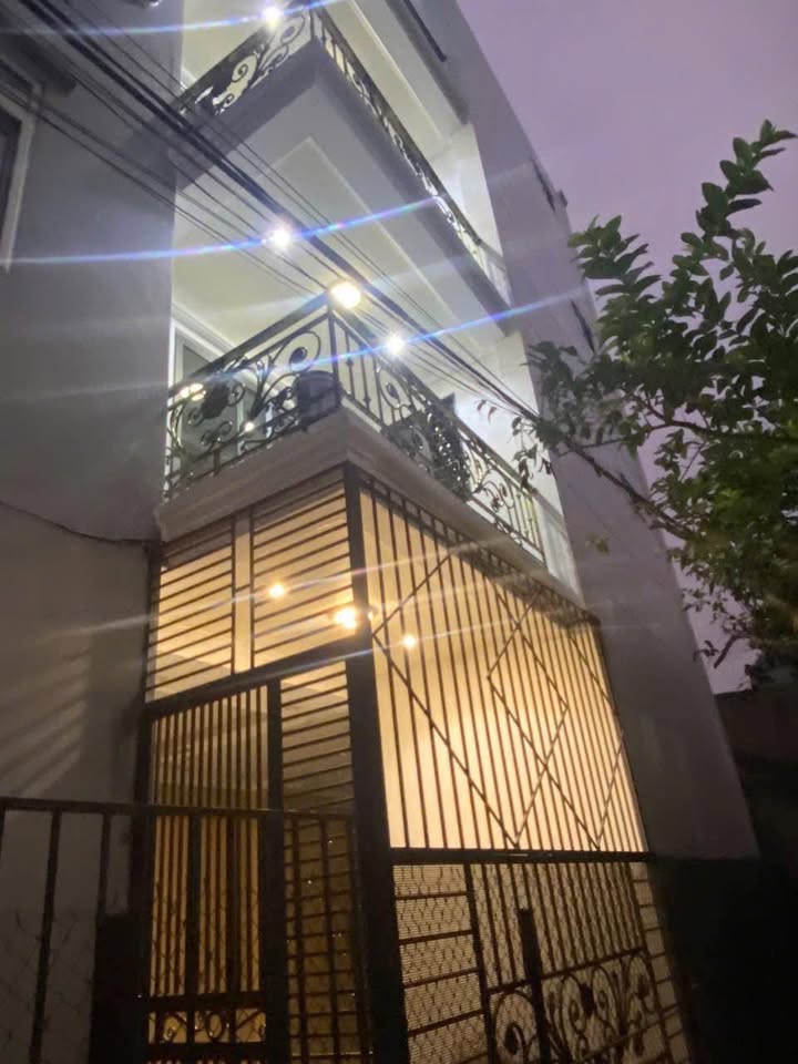 Nhà 4 tầng Liên Ninh 67m² giá 6 tỷ - Ô tô đỗ cổng ngay gần!