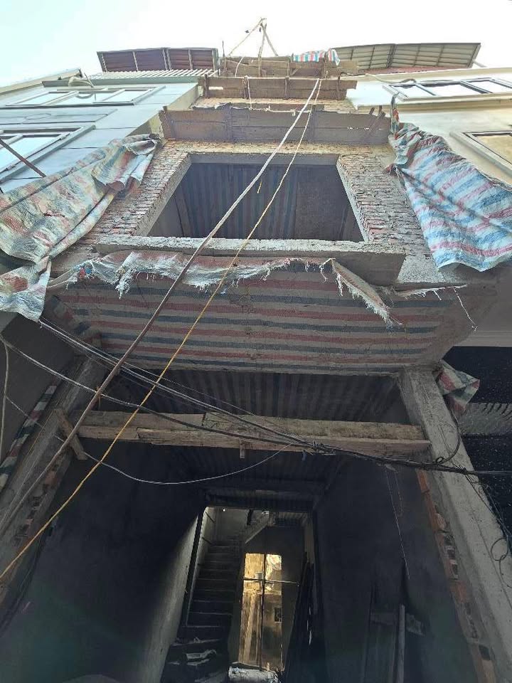 Nhà 5 tầng Kiến Hưng 32m² giá 6 tỷ - Sẵn sàng vào ở ngay!