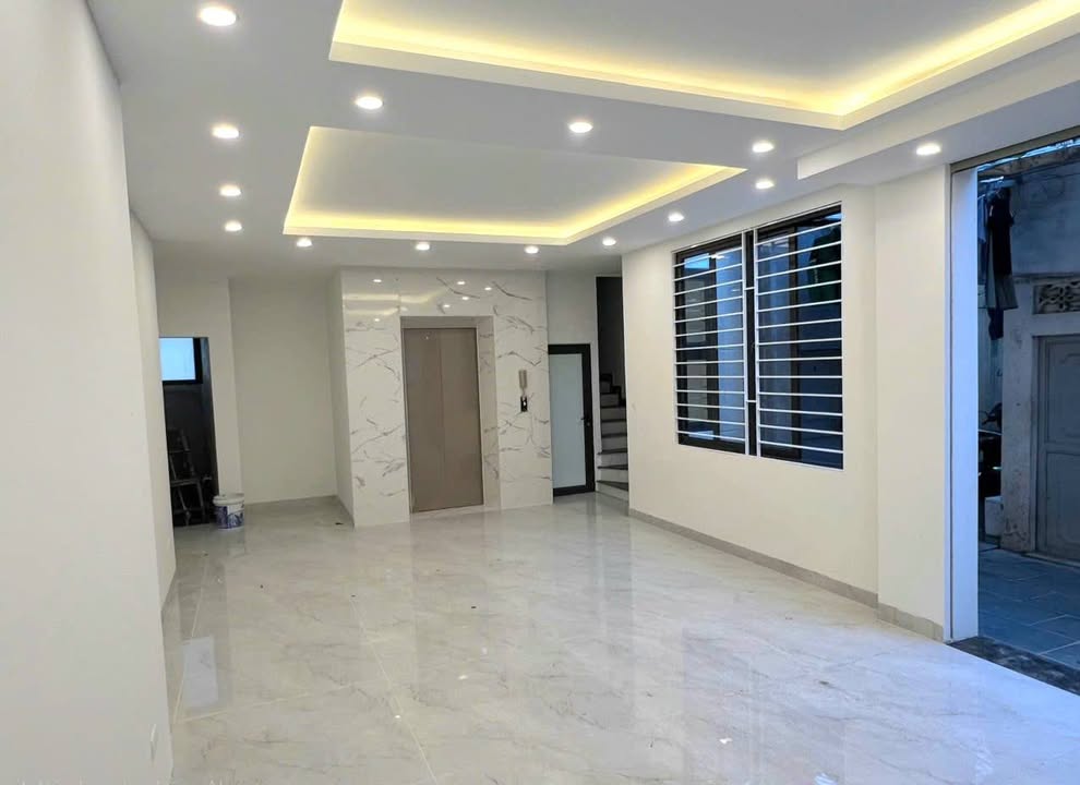 Nhà 6 tầng Sài Đồng 68m² giá 9.8 tỷ - Thang máy, ngõ ô tô
