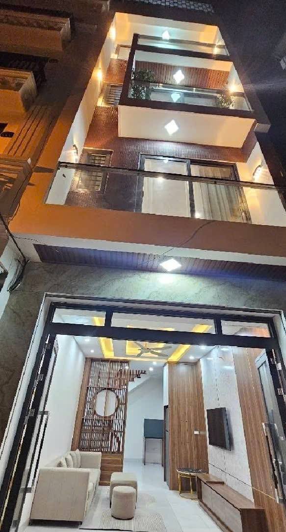 Nhà lô góc 5 tầng phường Việt Hưng 35m² giá 8.15 tỷ - Full nội thất, vị trí vàng!