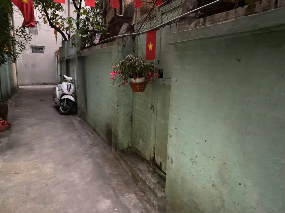 Đất nền Ngọc Thụy 56m² giá 9 tỷ - Vị trí thuận lợi, gần chợ và công viên!