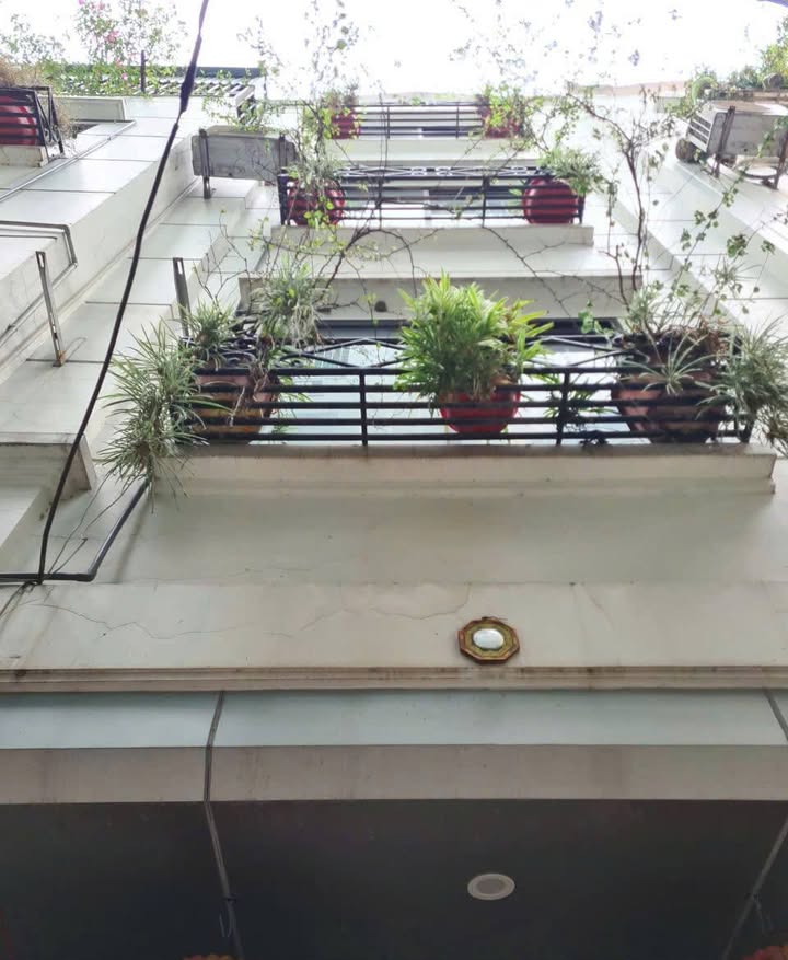 Nhà 5 tầng Cổ Linh Thạch Bàn 40m² giá chỉ 7 tỷ - Full nội thất sang trọng!