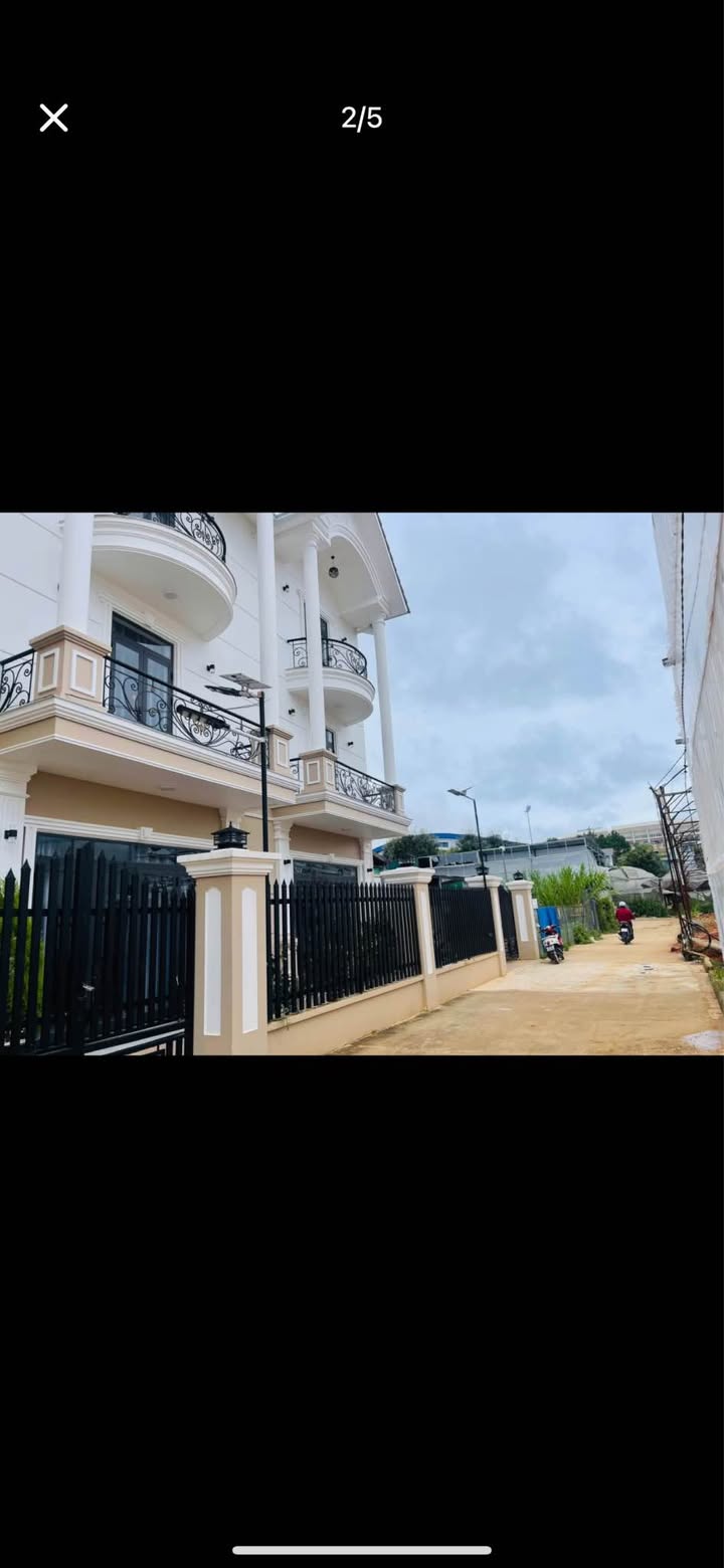 Villa hai mặt tiền Lý Nam Đế 200m² giá 7.5 tỷ - Không gian sống lý tưởng tại Đà Lạt!