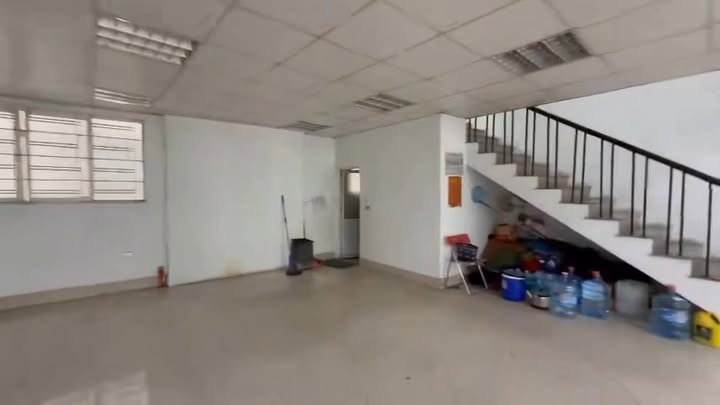 Cho thuê nhà mặt tiền 88-90 Nguyễn Văn Cừ, Long Biên, 245m² giá 70 triệu - Vị trí đắc địa cho kinh doanh!