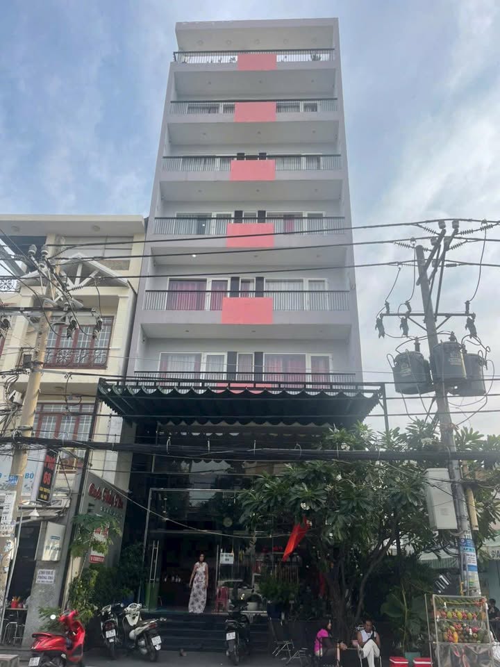 Toà nhà FrontHouse bán gấp trên đường Bùi Đình Tuý, quận Bình Thạnh, 189m² - Đầu tư sinh lời cao!