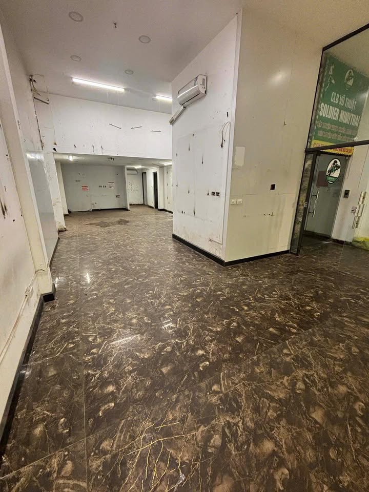 Mặt bằng kinh doanh cho thuê tại Dịch Vọng Hậu, Cầu Giấy, 126m² - Giá chỉ 35 triệu/tháng!