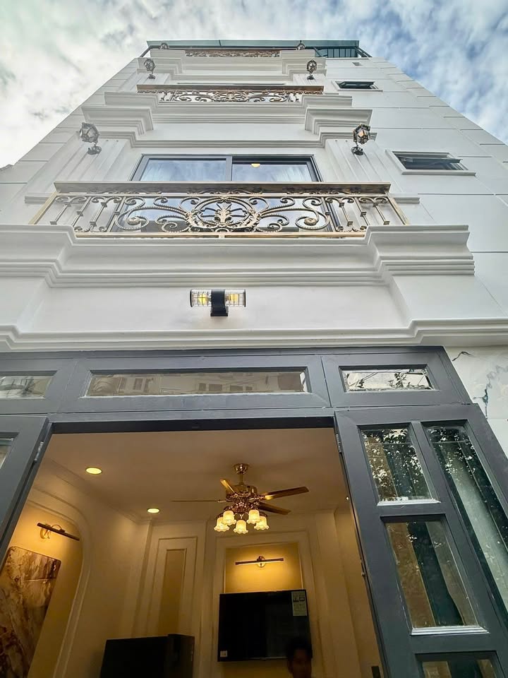 Nhà phố 4 tầng Tân Cổ Điển Hoàng Hoa Thám 20m² giá 4.79 tỷ - Cơ hội đầu tư sinh lời!