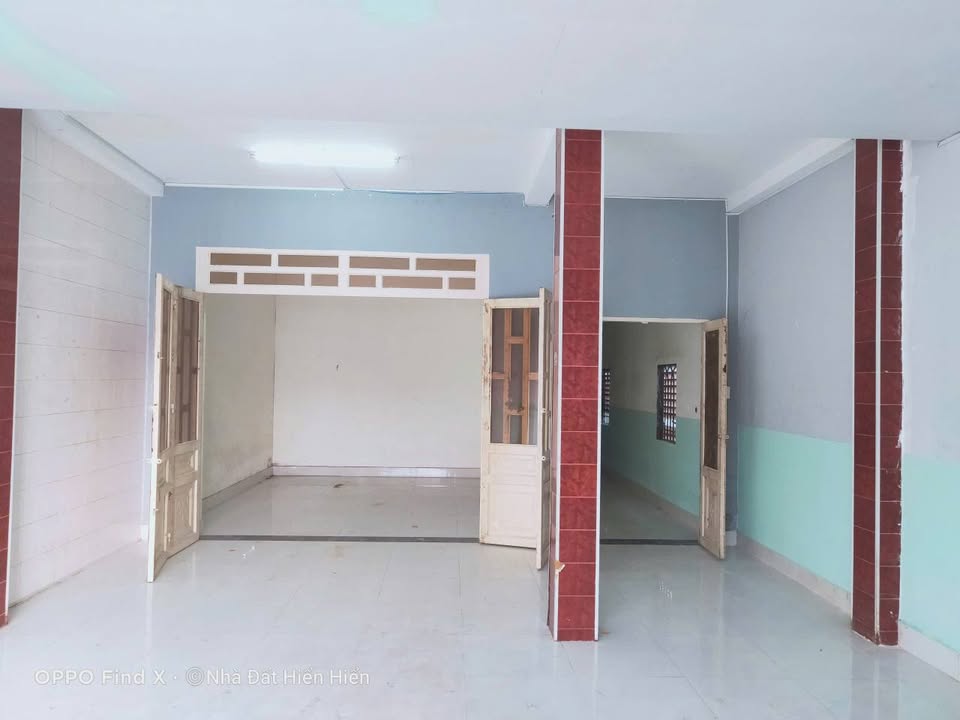 Nhà mặt tiền Lê Thị Lơ Hóc Môn 300m² giá 12 triệu - Cho thuê lâu dài!