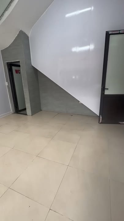 Mặt bằng kinh doanh tại đường Cổ Nhuế, Bắc Từ Liêm - Giá 8 triệu/tháng, vị trí đông đúc!