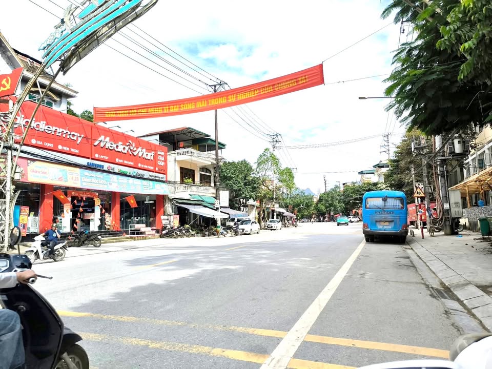 Nhà 4 tầng Nguyễn Trãi, Hà Giang 90m² giá 5 tỷ - Kinh doanh sầm uất!