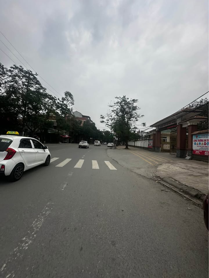 Nhà mặt tiền Phong Đình Cảng Vinh 108m² giá 11 tỷ - Vị trí đẹp, chính chủ bán!