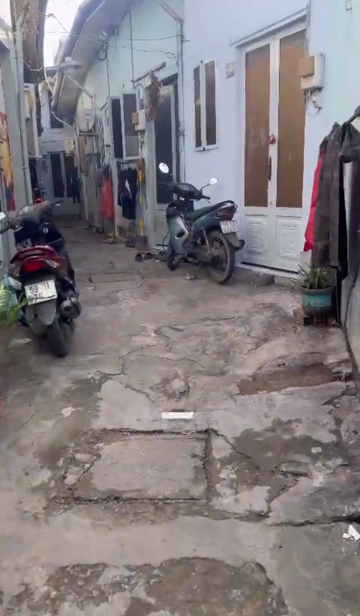 Nhà bán quận 8, 16m² giá 900 triệu - Khu an ninh, giao thông thuận lợi!