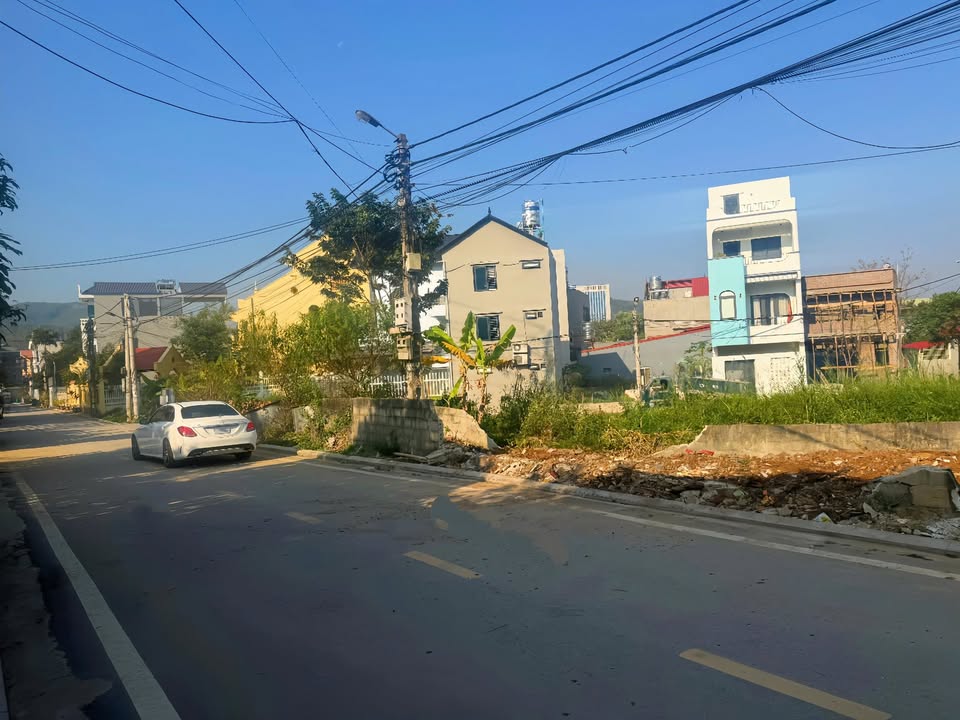 Đất mặt đường Co Măn, Đông Kinh, Lạng Sơn 100m² - Hướng Nam, giá 2 tỷ chính chủ!