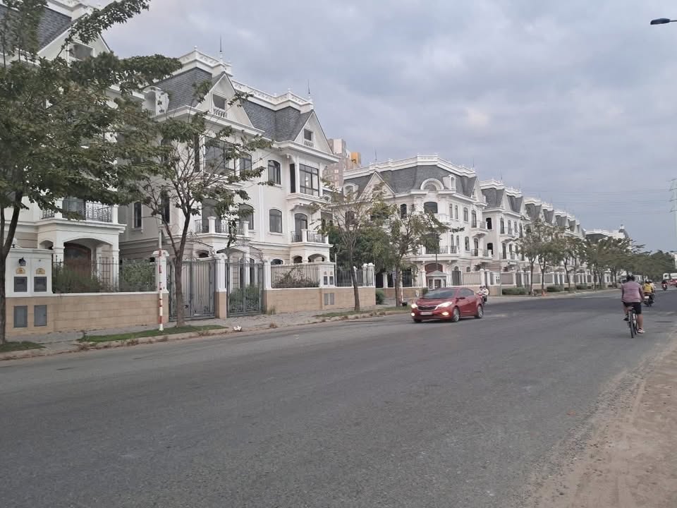 Đất biệt thự Thạnh Mỹ Lợi Q2 200m² giá 20.8 tỷ - Vị trí đẹp, sổ hồng chính chủ!