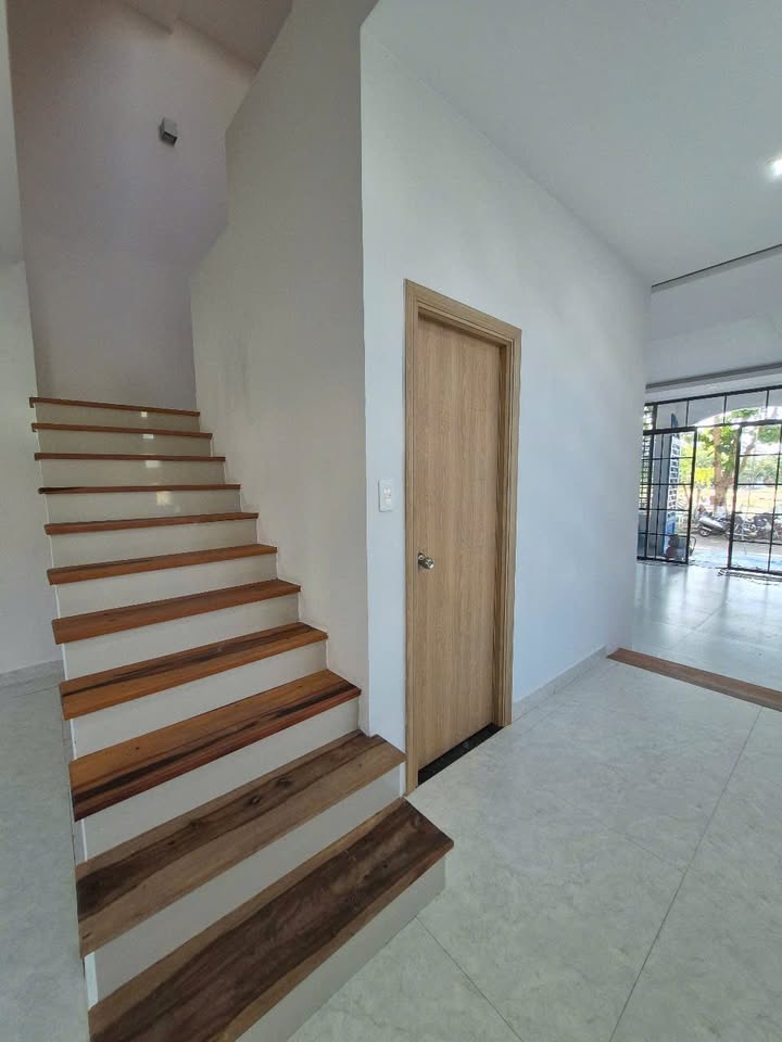 Căn hộ mặt tiền Ngũ Hành Sơn 100m² giá 10.9 tỷ - Sổ đỏ chính chủ, đầy đủ tiện nghi!