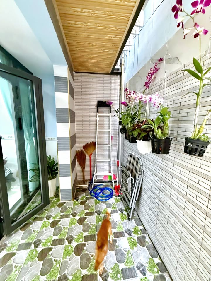 Nhà hẻm Tân Sơn Nhì, Tân Phú 34m² giá 3.99 tỷ - Khu vực an ninh, tiện ích đầy đủ!