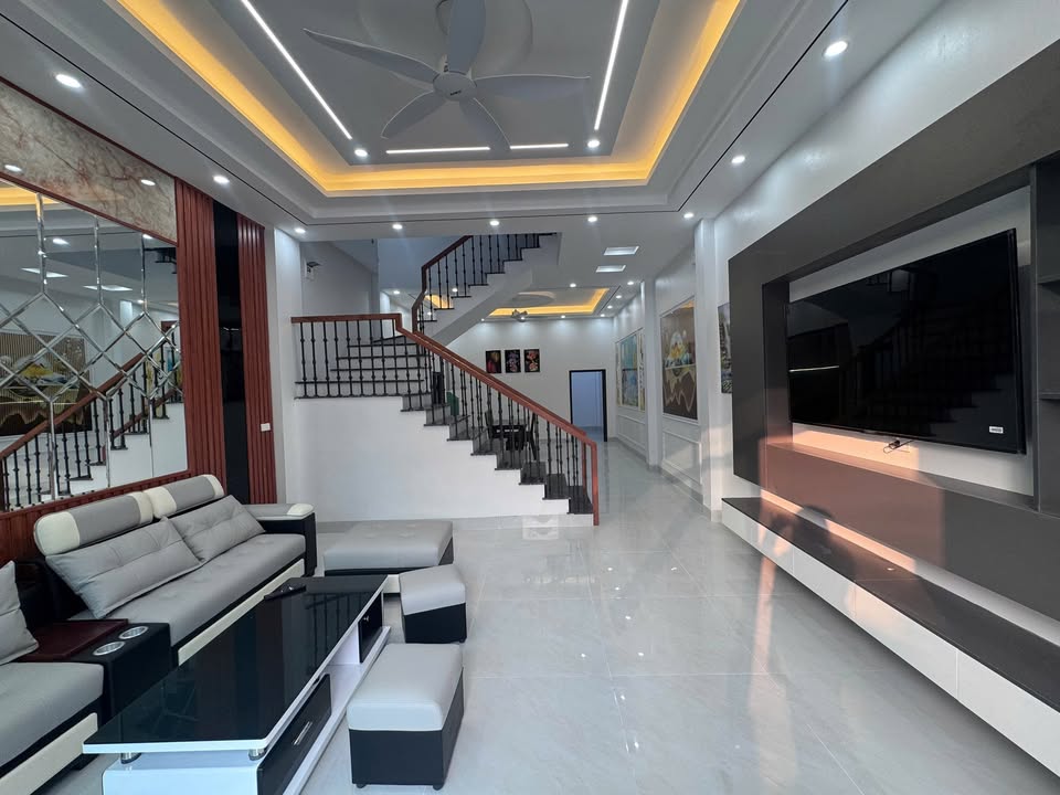 Nhà 3 tầng Nam Bình 100m² giá thỏa thuận - Thiết kế hiện đại, vị trí trung tâm!