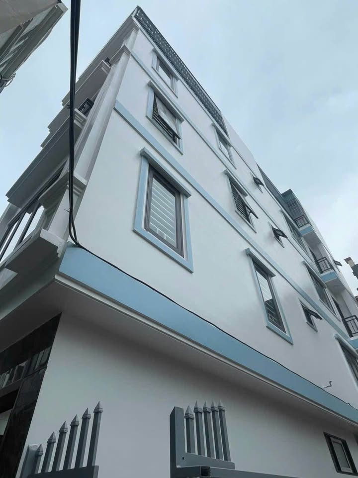 Nhà 5 tầng lô góc 42m² tại Việt Hưng, Long Biên - Ô tô đỗ cửa chỉ 7 tỷ!