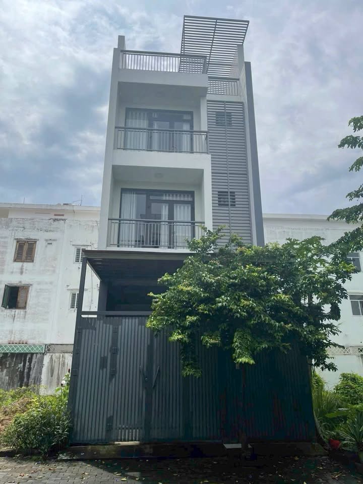 Nhà 3 tầng đường Ngô Quang Thắm, Nhà Bè 82.5m² giá 5.9 tỷ - Tiện ích đầy đủ, kết nối thuận lợi!