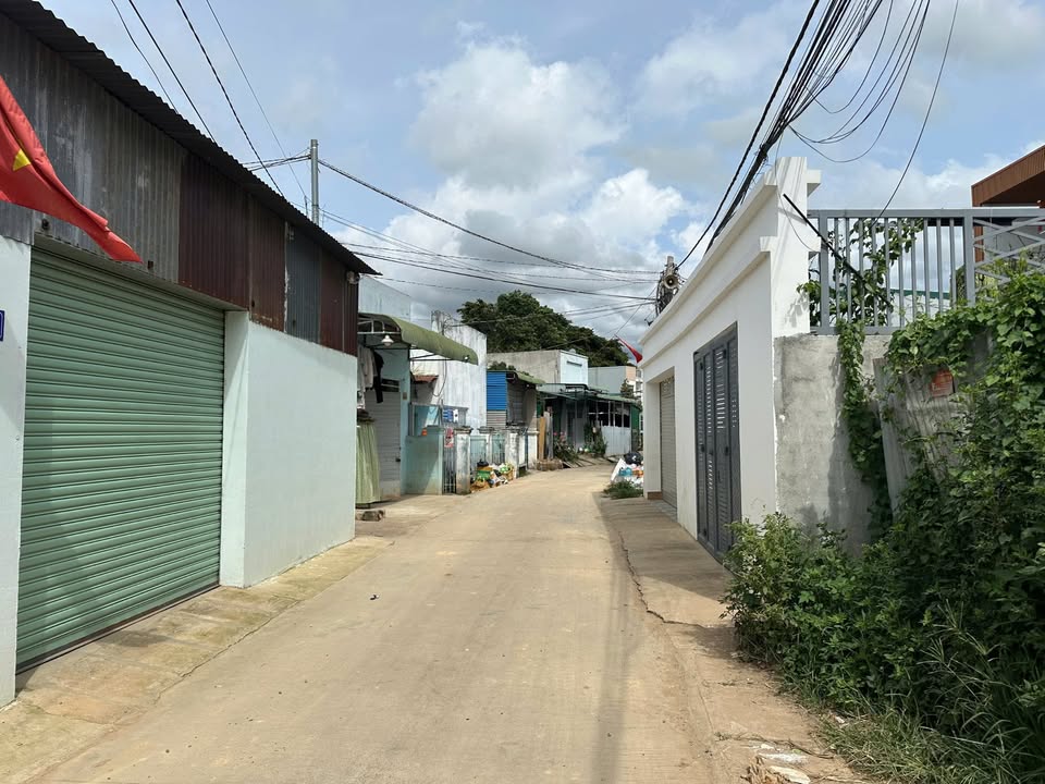 Nhà cấp 4 tại Đức Trọng 103m² giá 2.2 tỷ - Sổ hồng riêng, ô tô vào được!