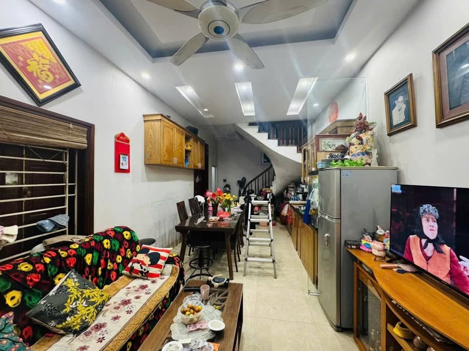 Nhà phố Hoàng Hoa Thám Ba Đình 38m² giá 10.5 tỷ - Vị trí đắc địa, giá tốt!