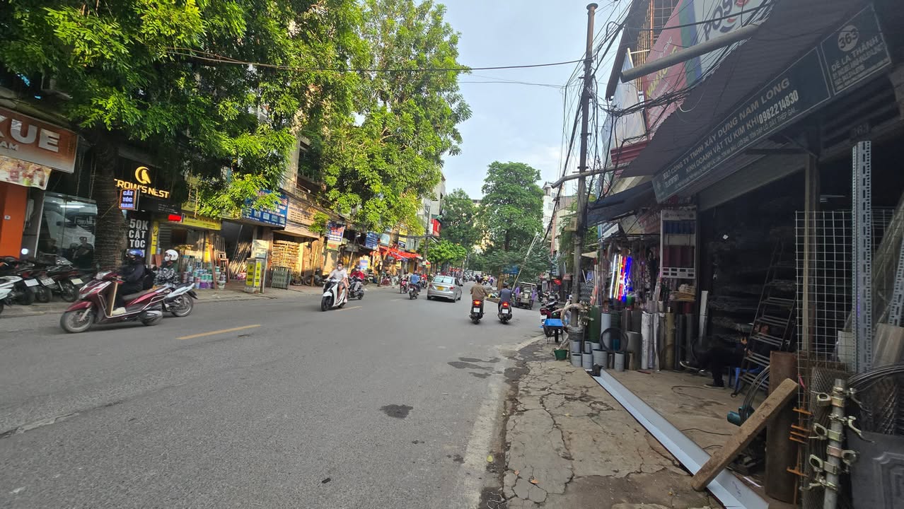 Đất mặt phố Đê La Thành 330m² - Sổ đỏ chính chủ, giá tốt thương lượng!