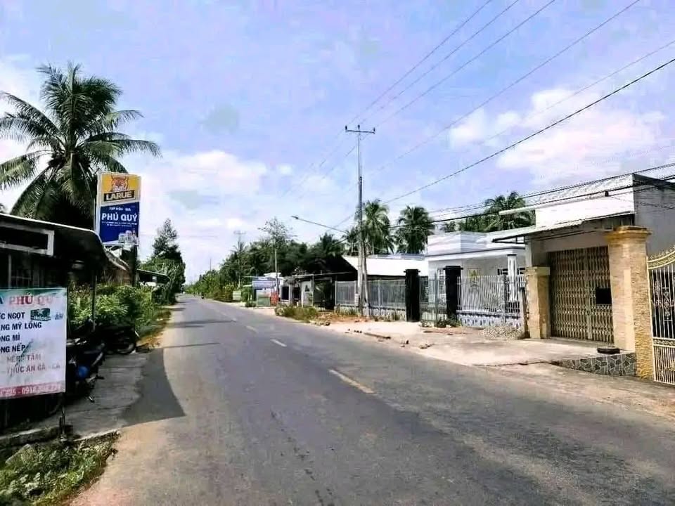 Nhà mặt tiền lộ nhựa Xã Phước Long, Giồng Trôm 868m² giá 9.2 tỷ - Đầu tư sinh lời!